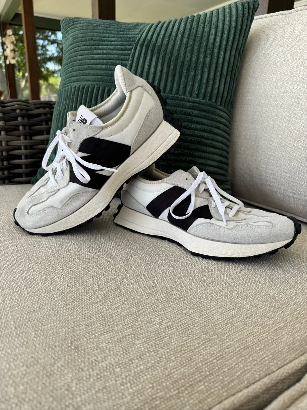 NEW BALANCE | 327 Sneakers Women’s 9 White Black Lifestyle Casual Shoes Sneakers